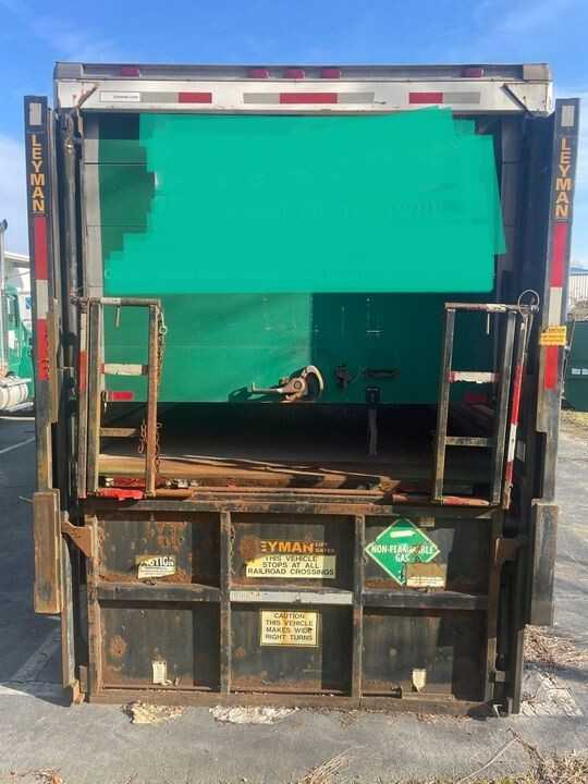 2005 Kenworth T300 Box Van - HYDRO EXCAVATOR TRUCKS