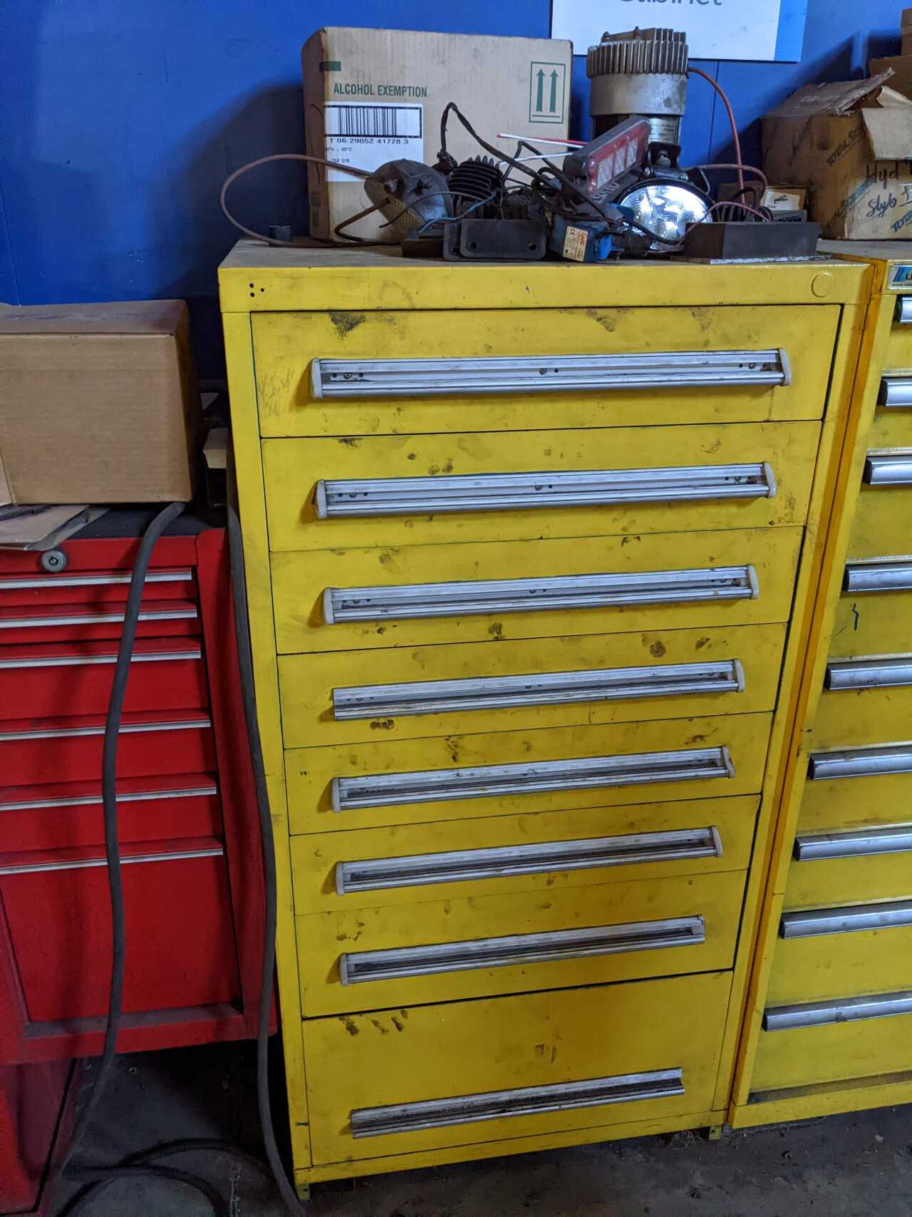 8 DRAWER STANLEY VIDMAR TOOL CABINET WITH CONTENTS, ASSORTED HYSTER PARTS, SEALS, BEARINGS, REPAIR KITS, O-RINGS - TOOL STORAGE
