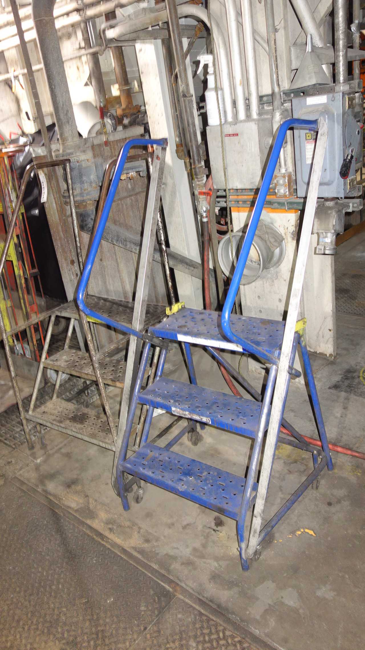 LOT OF 2 ROLLING STEP LADDERS - MISCELLANEOUS
