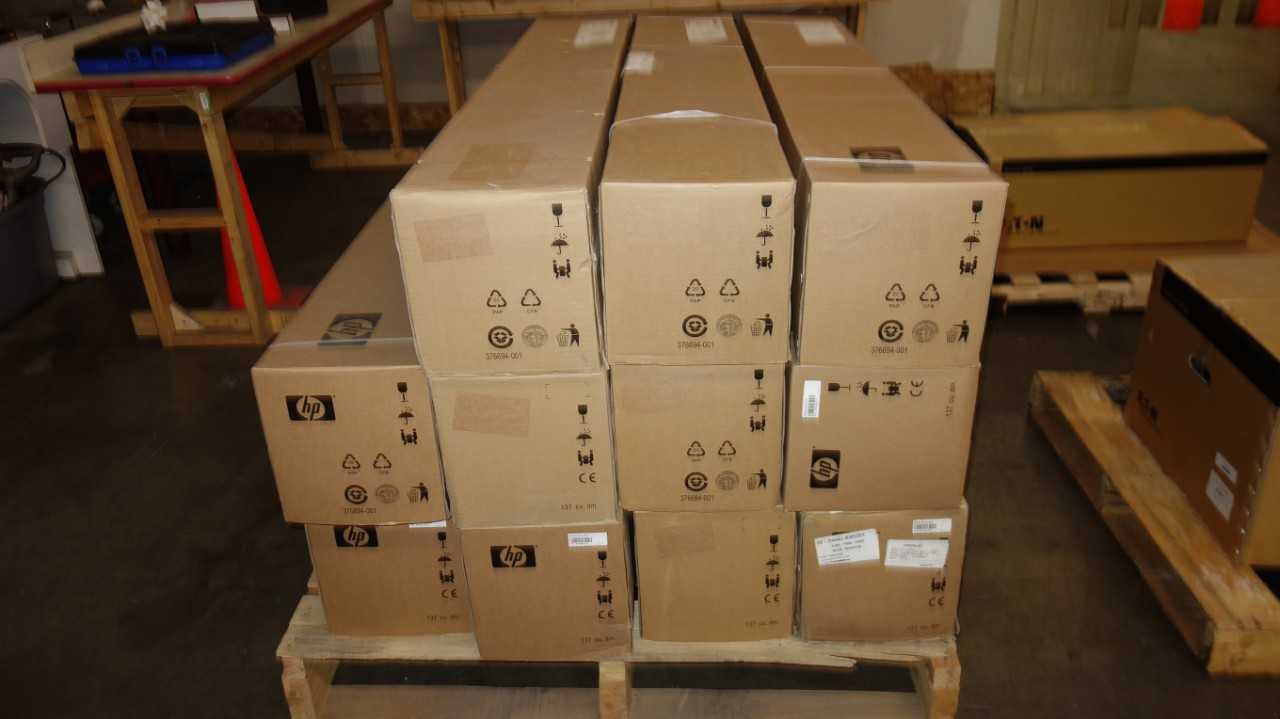 LOT OF 11 EATON SPS-PDU 1PH 40A DUAL POWER DISTRIBUTION UNITS - ELECTRICAL COMPONENTS