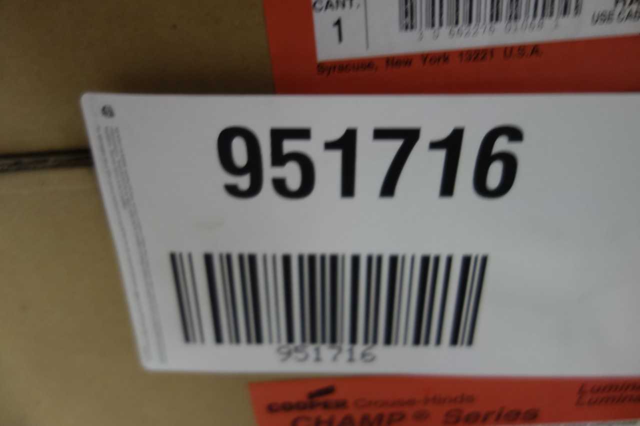 1 PALLET OF CROUSE HINDS CHAMP LUMINAIRE FITTING LIGHT FIXTURES - LIGHTING