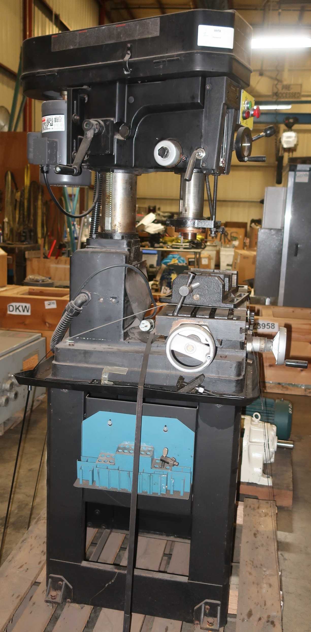 DAYTON MILL DRILL STAND 3W913A - DRILLING MACHINES