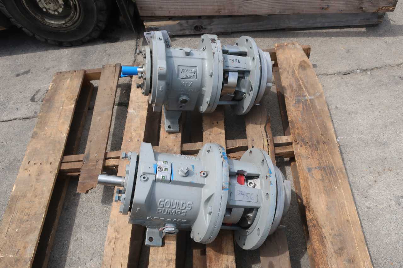 LOT OF 2 GOULDS PUMPS MTI MTX - PUMPS
