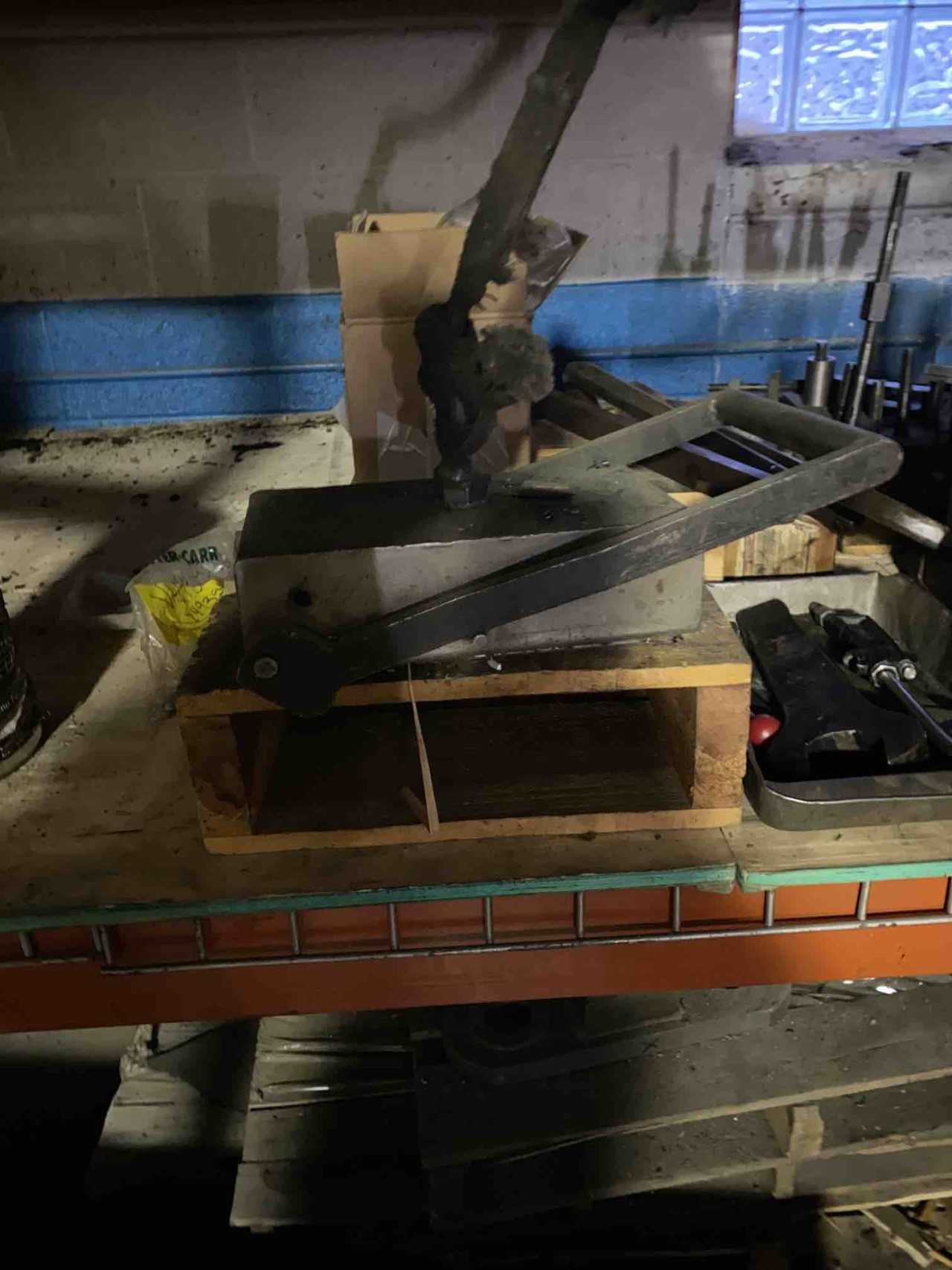 Magnet 1000 lbs - INDUSTRIAL PARTS Magnet 1000 lbs - INDUSTRIAL PARTS