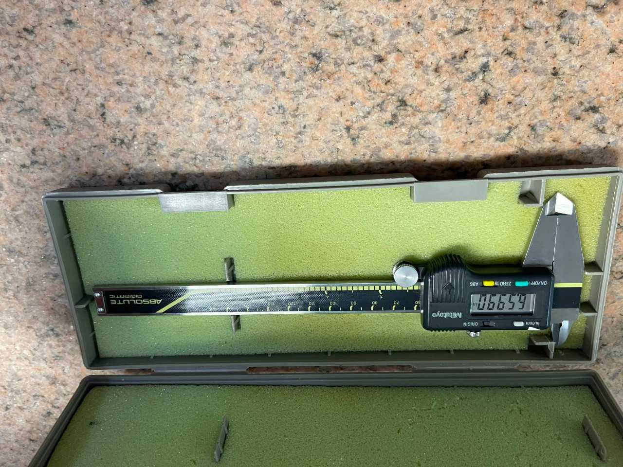 Mitutoyo 6" Digital Caliper - ELECTRIC POWER TOOLS