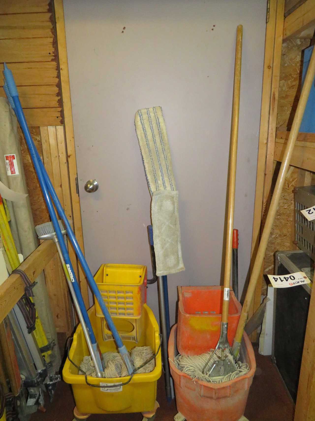 LOT OF JANITORIAL SUPPLIES - MISCELLANEOUS