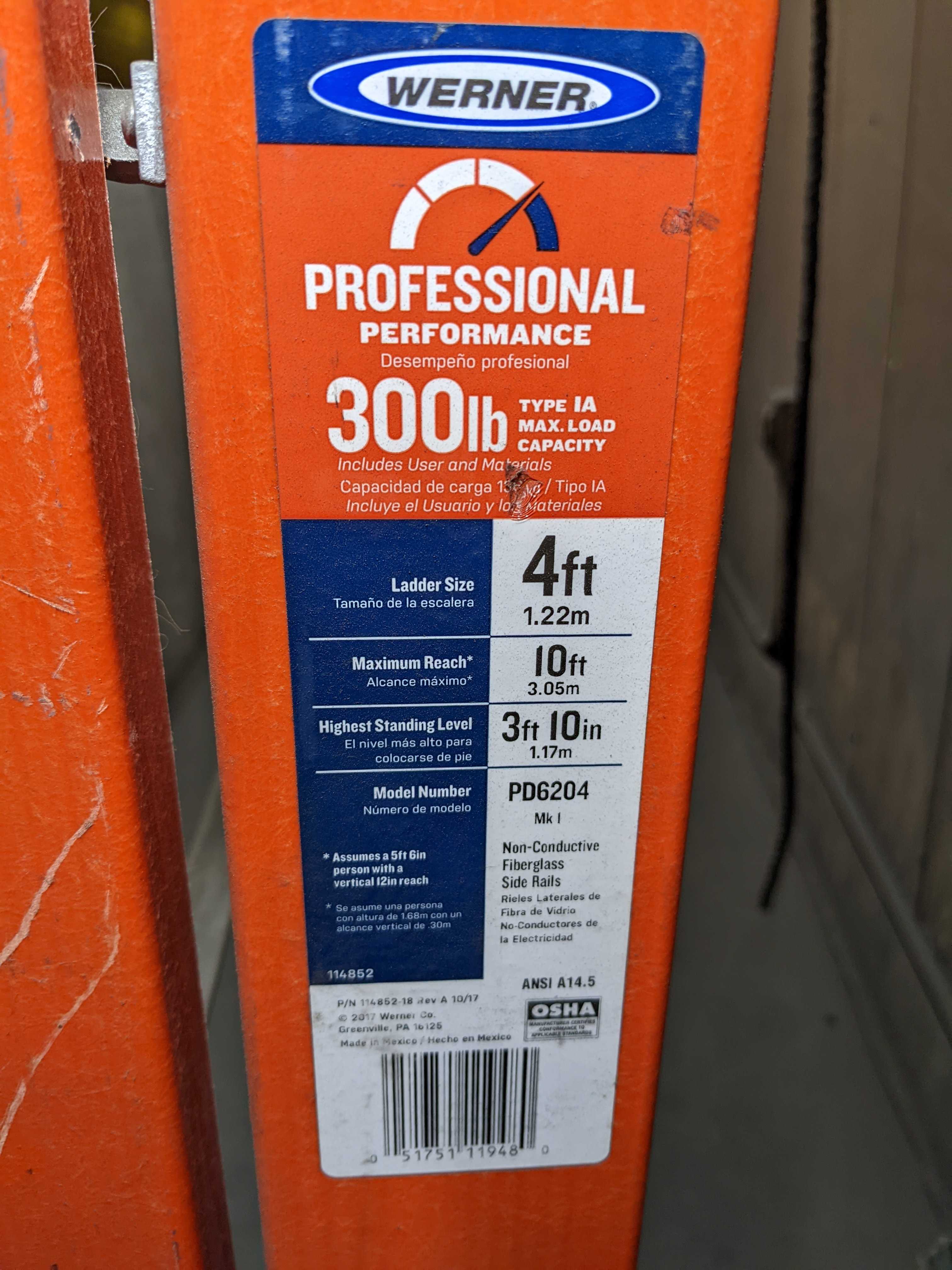 LOT OF THREE LADDERS - MATERIAL HANDLING