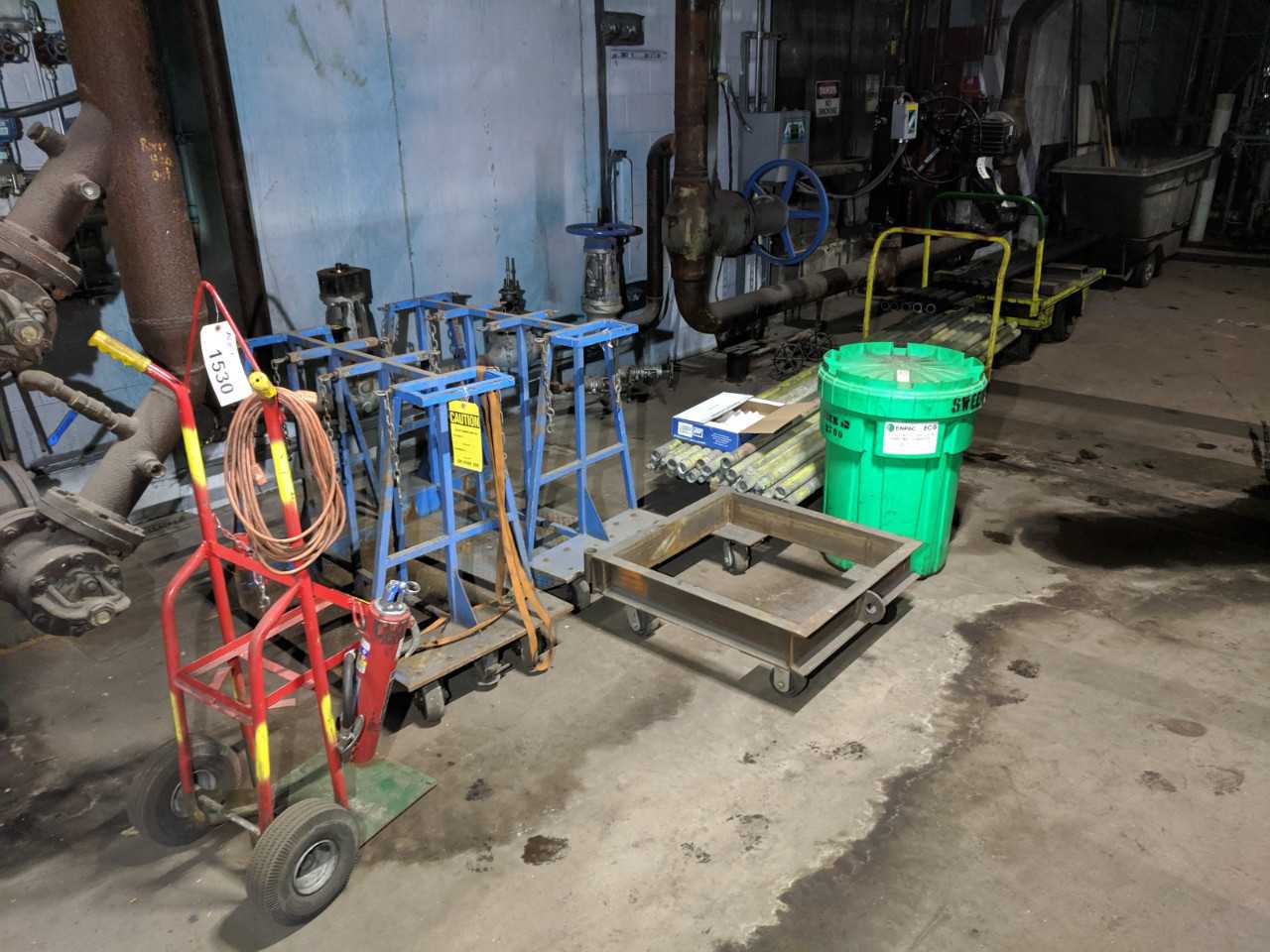 LOT OF ASSORTED CARTS, SCAFFOLDING POLES, PIPE - ROLLING CARTS LOT OF ASSORTED CARTS, SCAFFOLDING POLES, PIPE - ROLLING CARTS
