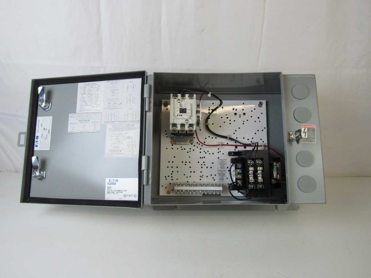 Lot of 1x ECL03D8S3A Contactor - CONTACTORS