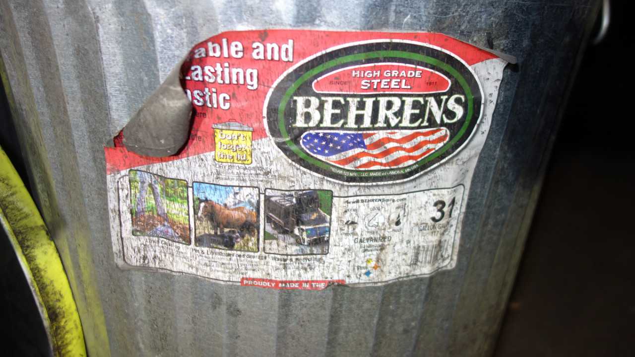 LOT OF 8 31GAL STEEL TRASH BINS - MATERIAL HANDLING