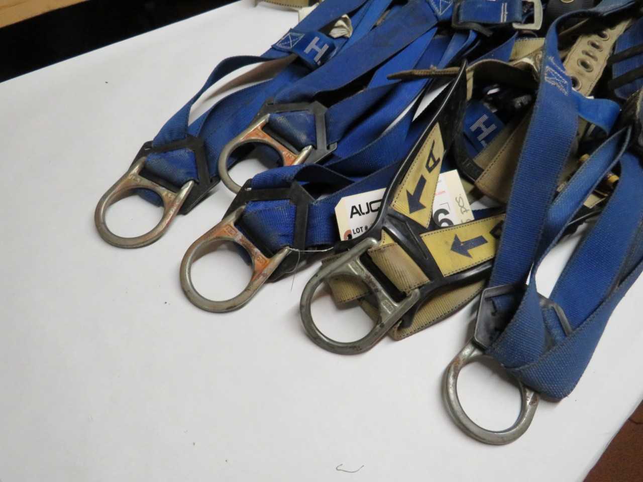 LOT OF 5 ASSORTED NORTH FP759-1DGP SAFETY HARNESSES - SAFETY EQUIPMENT