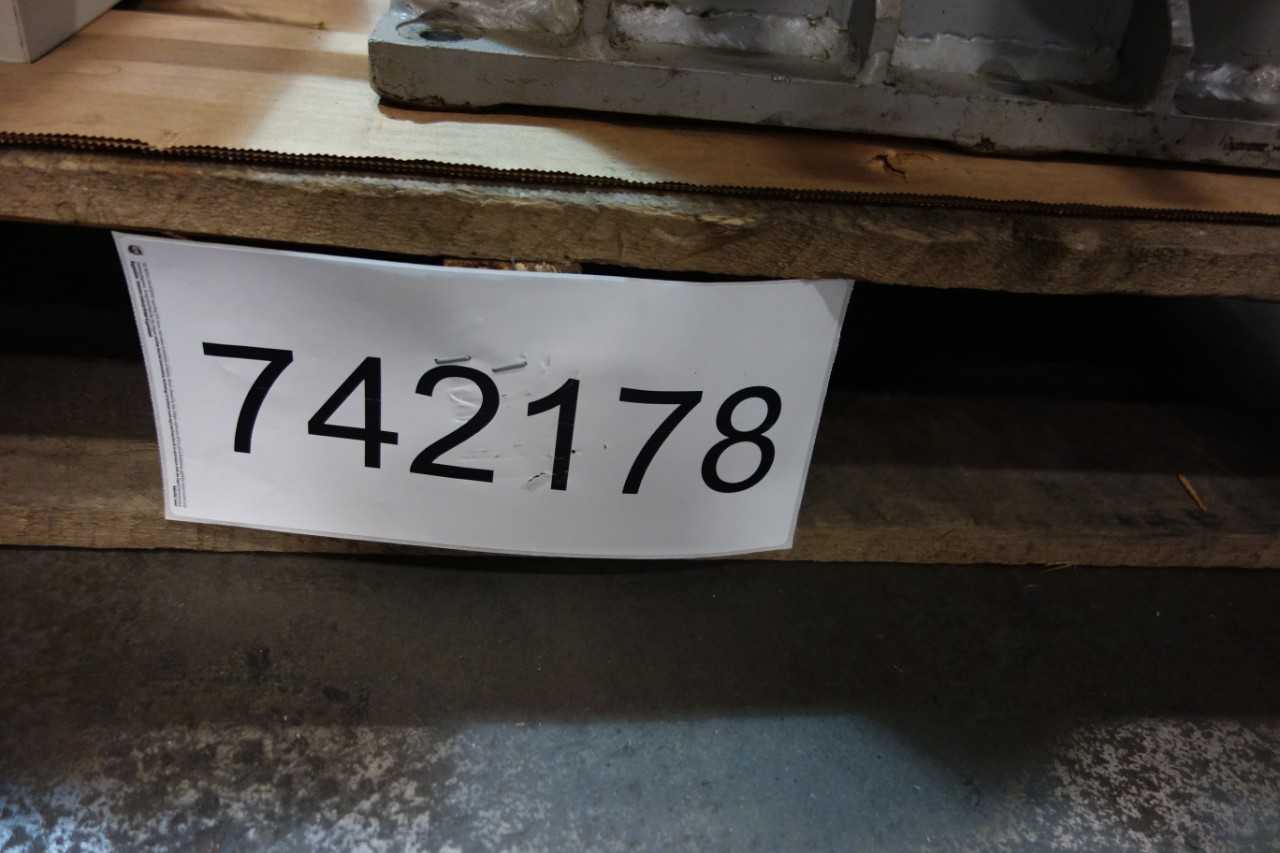 2 PALLETS OF ASSORTED ROLLER CHAINS, GEAR REDUCERS, ENCLOSED GEAR DRIVES, POWER TRANS PARTS AND ACCESSORIES- HEINZ AUTOMATIONS, TSUBAKI, KACHELMANN - GEAR REDUCERS