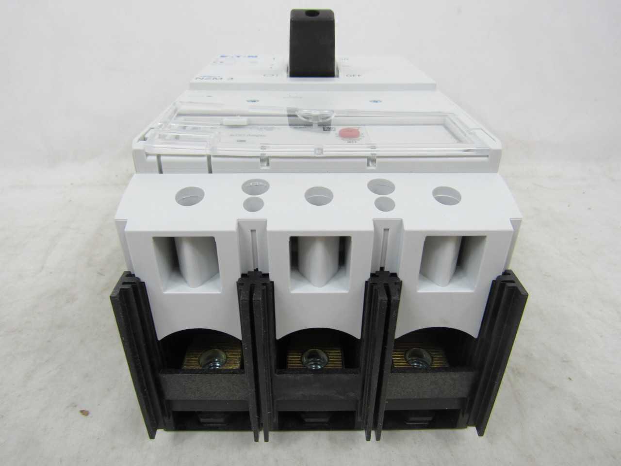 Lot of Qty 1x Eaton NZMN3-AEF400-NA MCCB NZM 3P 400A 690VAC - CIRCUIT BREAKERS