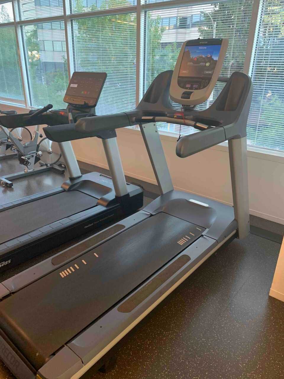 Precor TRM 885 (2599543) Arlington - MISCELLANEOUS