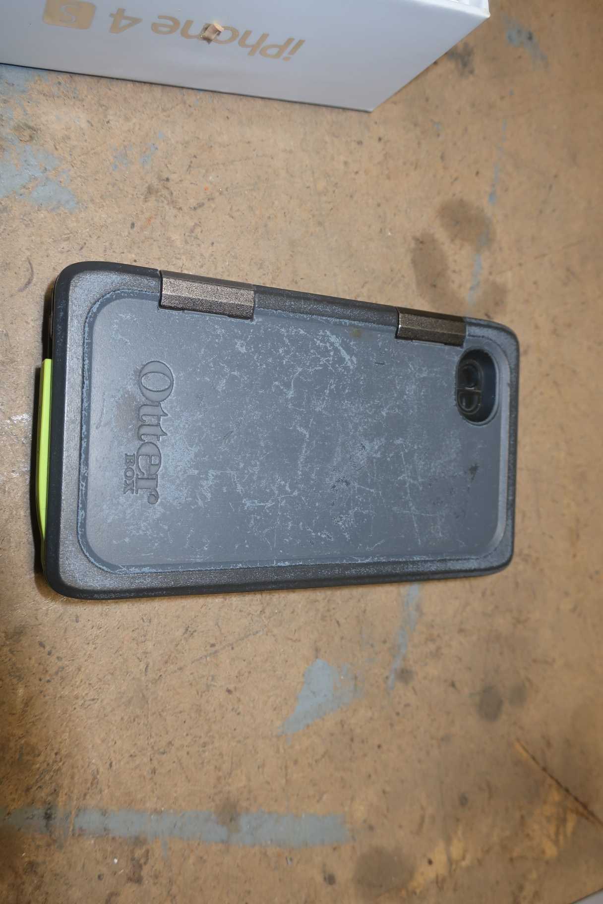 APPLE IPHONE 4S MODEL: A1387 W/ CHARGER, HEADPHONES, OTTERBOX CASE - TELECOMMUNICATION