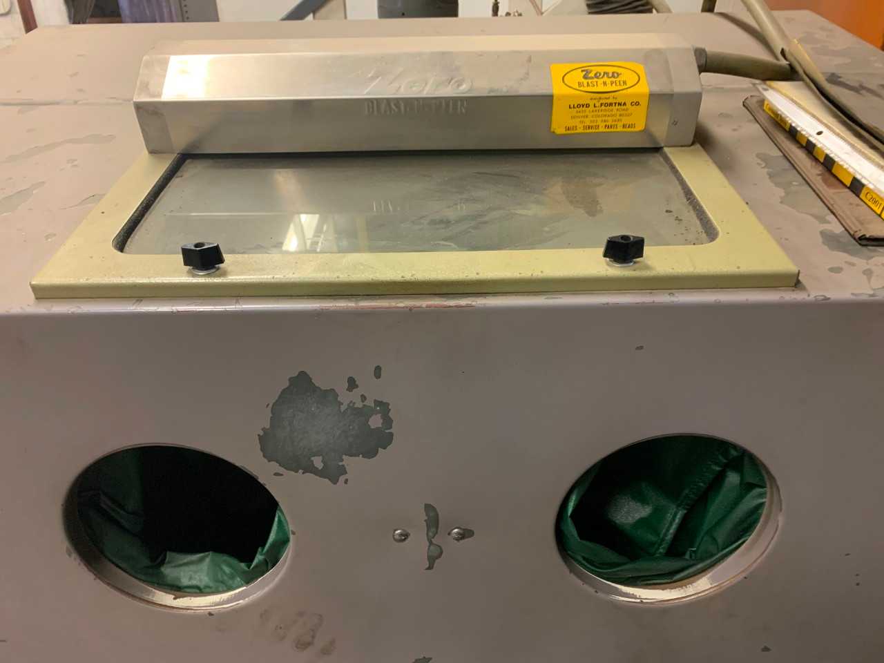 Zero Bead blaster w/ dust collection sys. - MACHINING ACCESSORIES & TOOLING