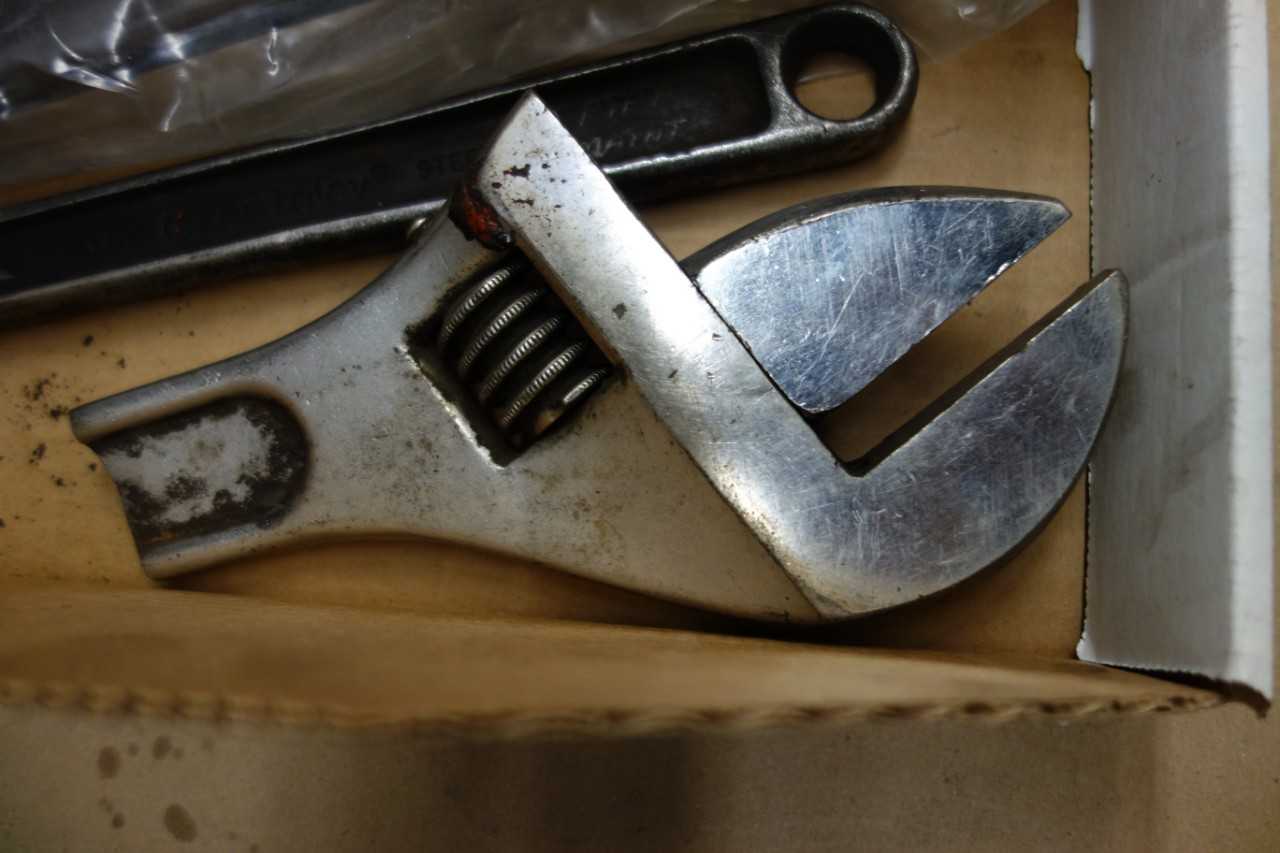 LOT OF 4 ASSORTED ADJUSTABLE CRESCENT WRENCHES - HAND TOOLS