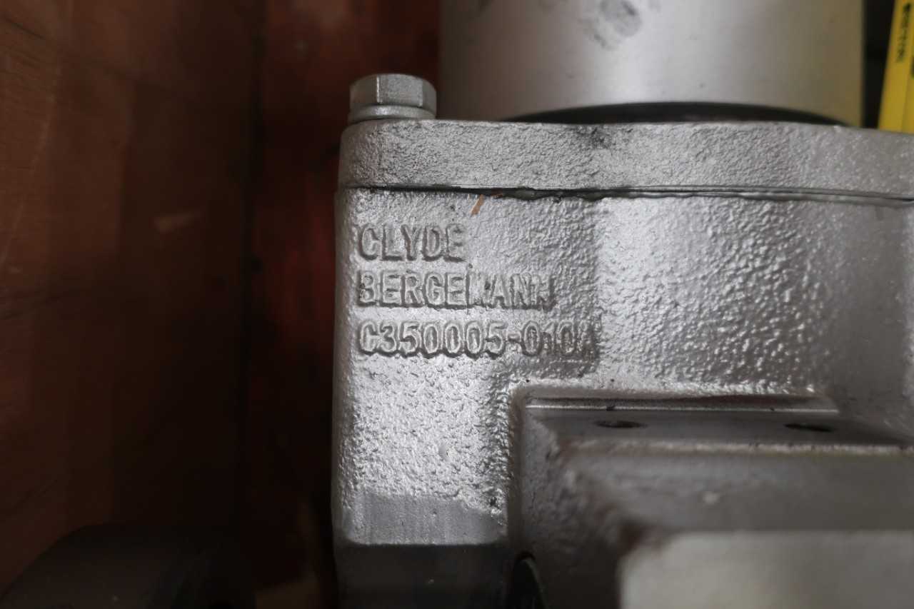 LOT OF 2 CLYDE BERGMAN GEAR REDUCERS SERIES RXL000084, RXL000085 - MISCELLANEOUS