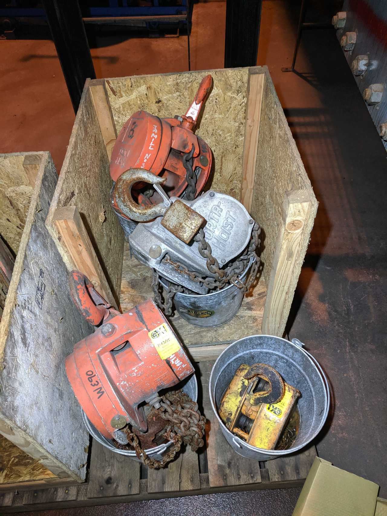 LOT OF ASSORTED CHAINFALLS - ELECTRIC POWER TOOLS LOT OF ASSORTED CHAINFALLS - ELECTRIC POWER TOOLS
