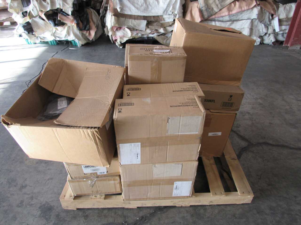 Pallet of 196x Assorted Lights, LEDs & Electric Fans - LIGHTING