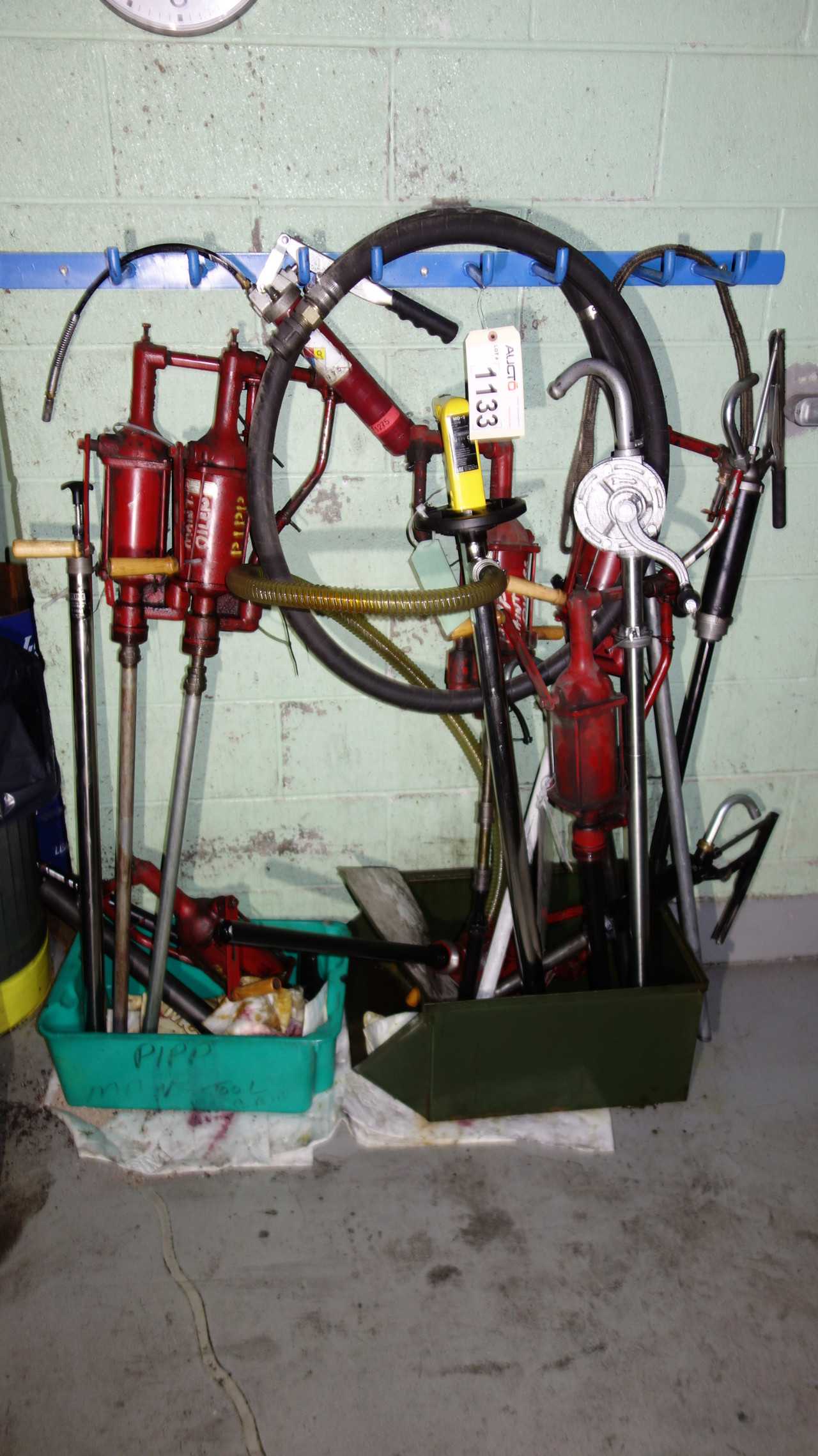 ASSORTED MANUAL AND ELECTRIC OIL PUMPS - PUMPS