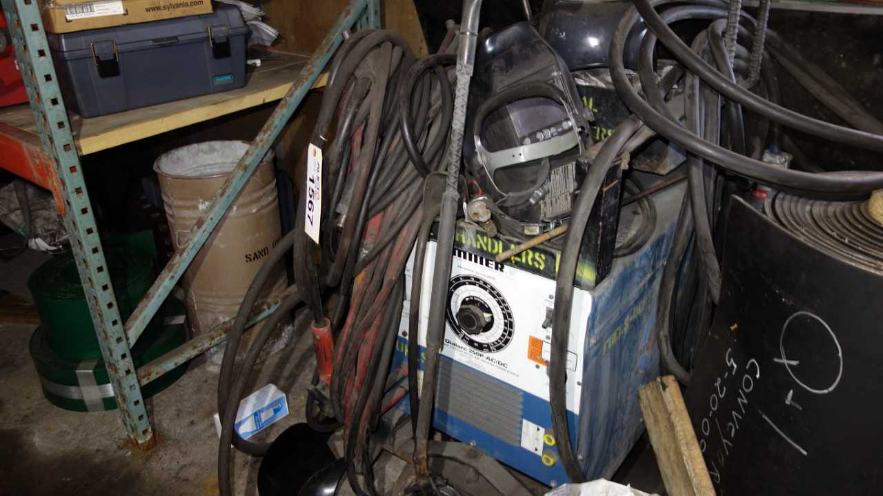 MILLER DIALARC 250P WELDER - WELDING EQUIPMENT