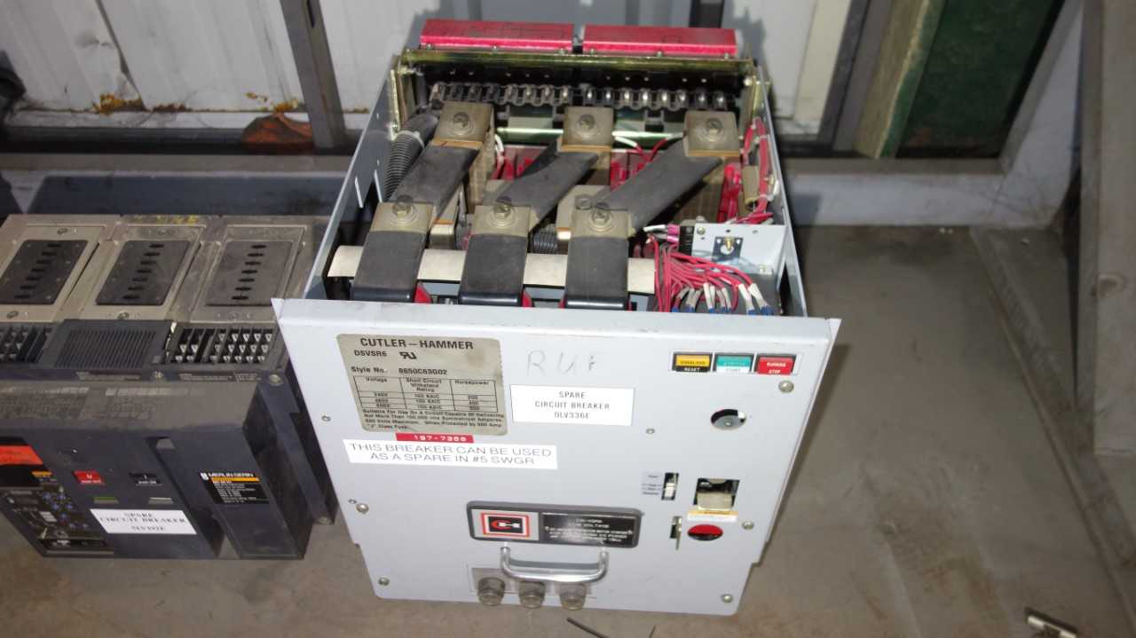 LOT OF 3 ASSORTED SWITCHGEAR BREAKER, MERLIN GERIN MC 08 H1 600A, CUTLER HAMMER DSVSR6, - SWITCHGEAR