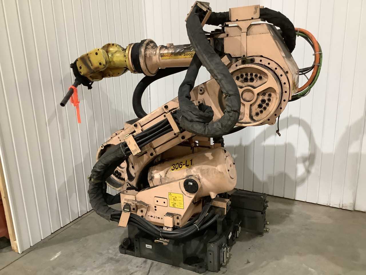 Fanuc 2000IA 200F  (No guarantee operational) - INDUSTRIAL ROBOTS