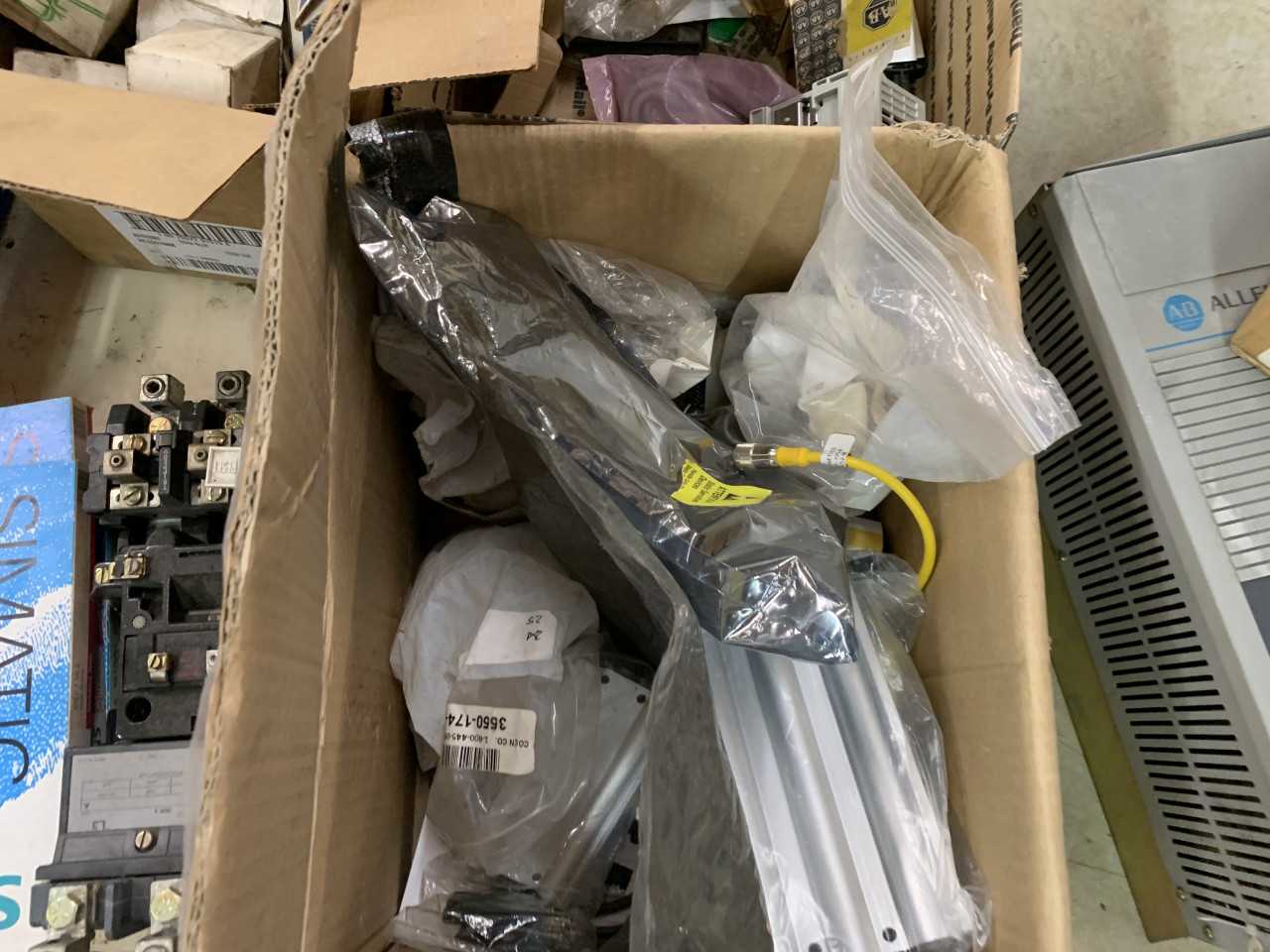 PALLET OF ELECTRICAL EQUIPMENT AND AUTOMATION PARTS ALLEN BRADLEY - ELECTRICAL COMPONENTS