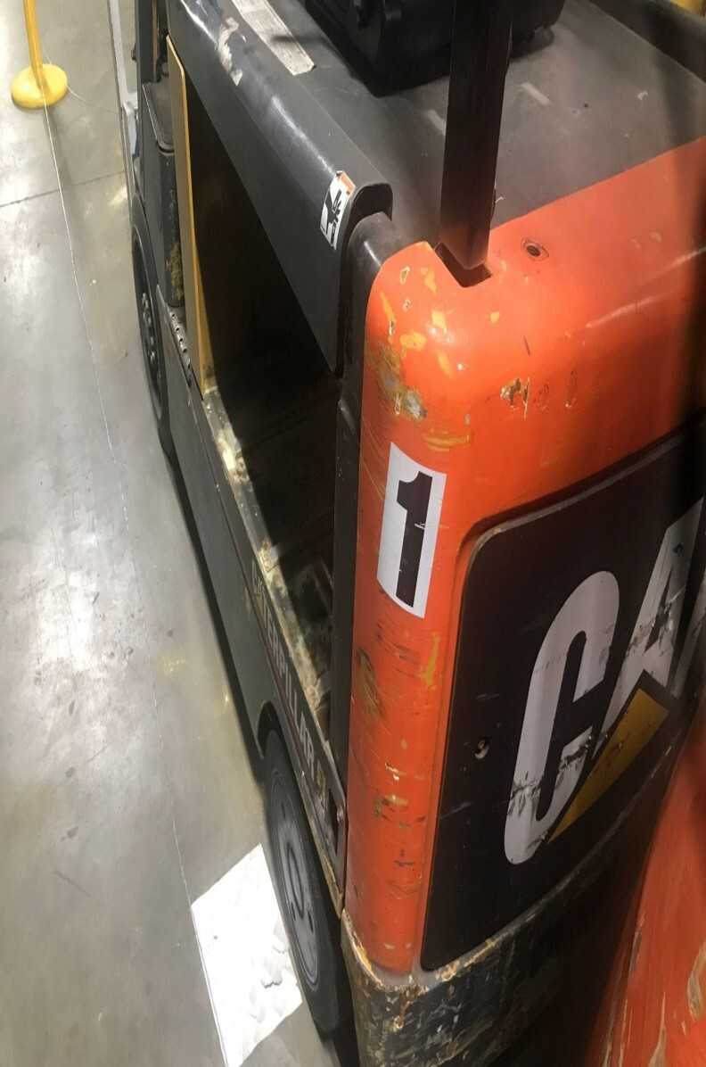 #1 / Cat Electric Lift - FORKLIFTS