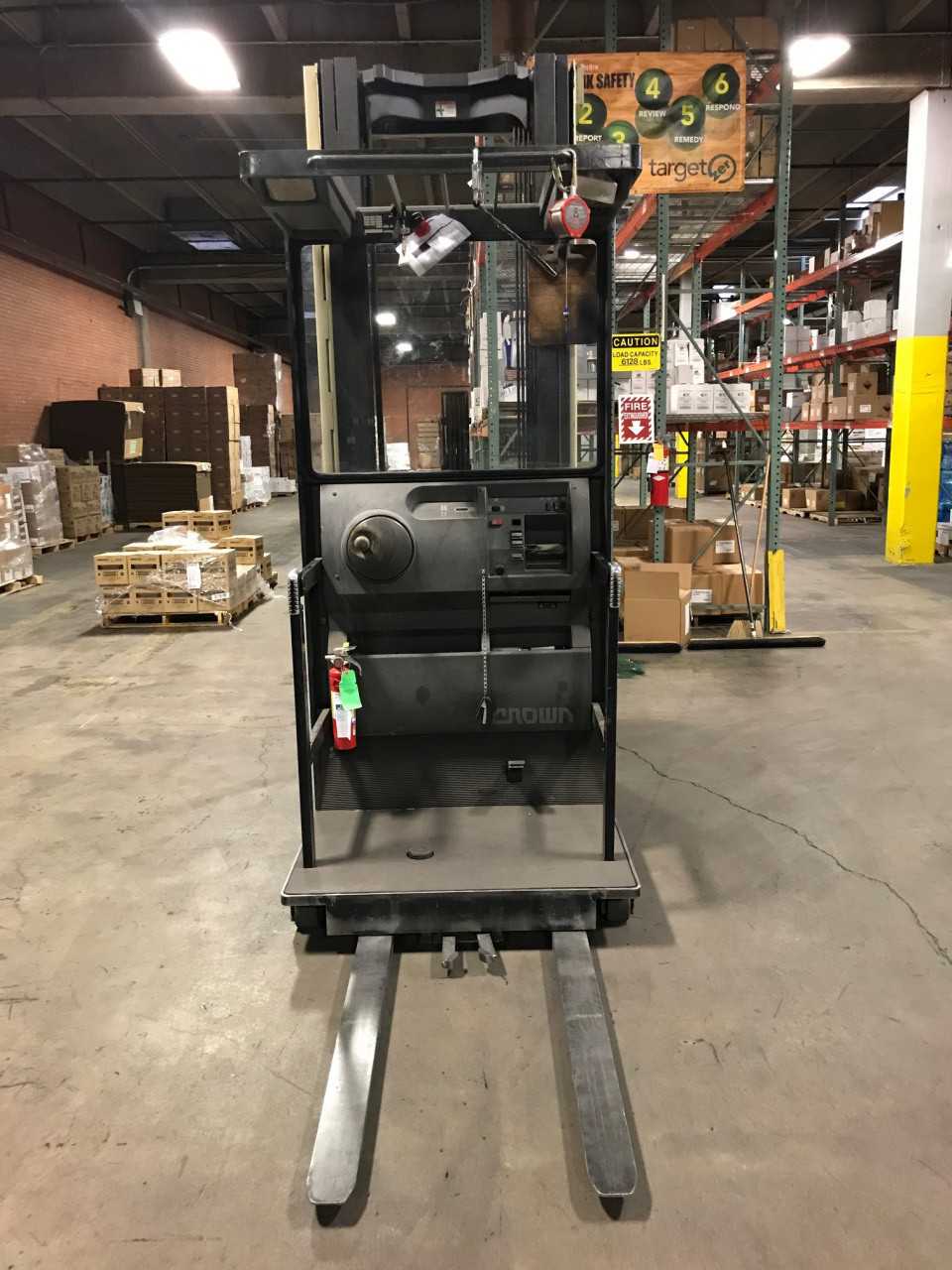 1996 Crown SP3020-30 stock picker, Albuquerque, NM - MATERIAL HANDLING
