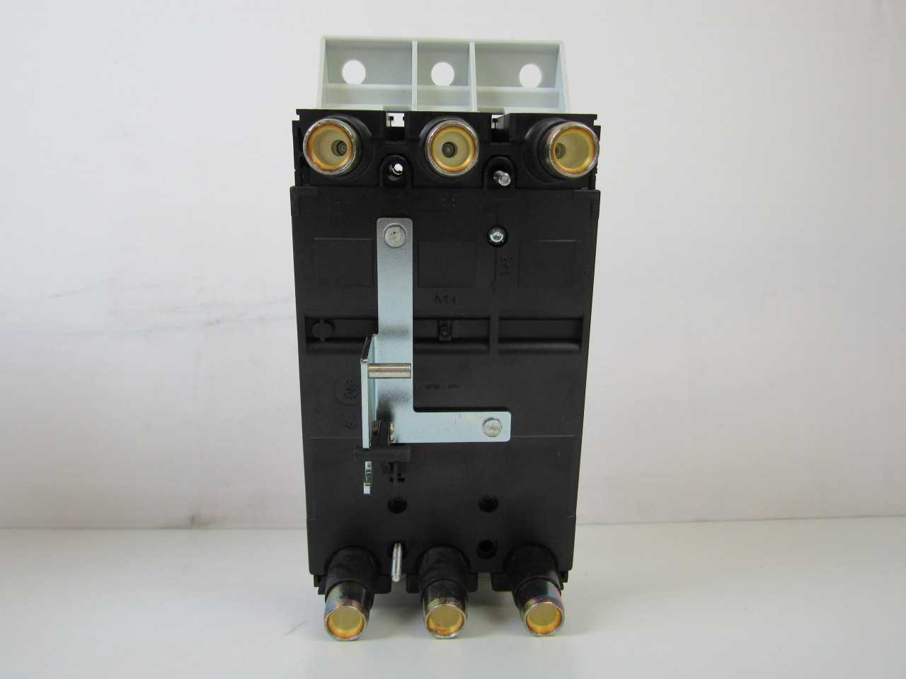 Quantity of 3x NZMH2-A40-SVE MCCB/Molded Case Circuit Breakers - CIRCUIT BREAKERS