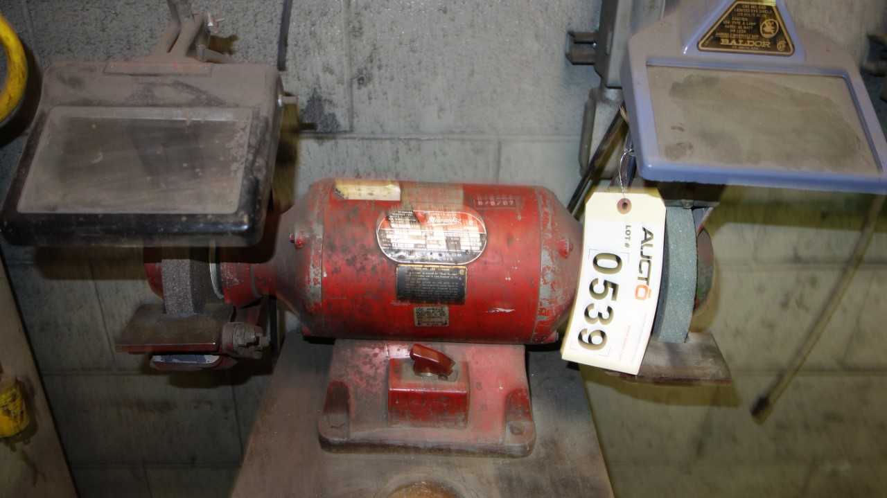 MILWAUKEE 5040 3/4HP BENCH GRINDER WITH STAND - ELECTRIC POWER TOOLS