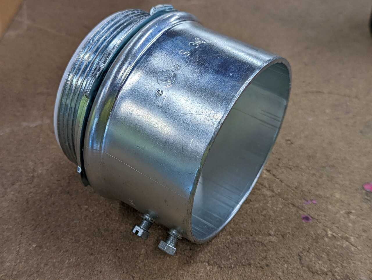 [Emerson - 11 Cases of 5] "4350ST" 3.5in Insulated EMT Connectors - ELECTRICAL COMPONENTS
