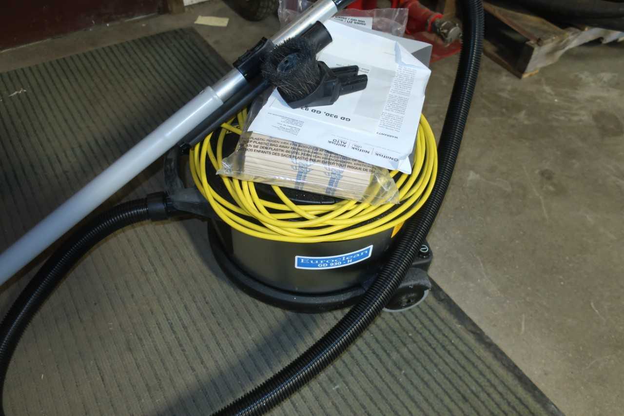 GD 930 DRY VACUUM CLEANER W/ HEPA FILTER - VACUUM PUMP