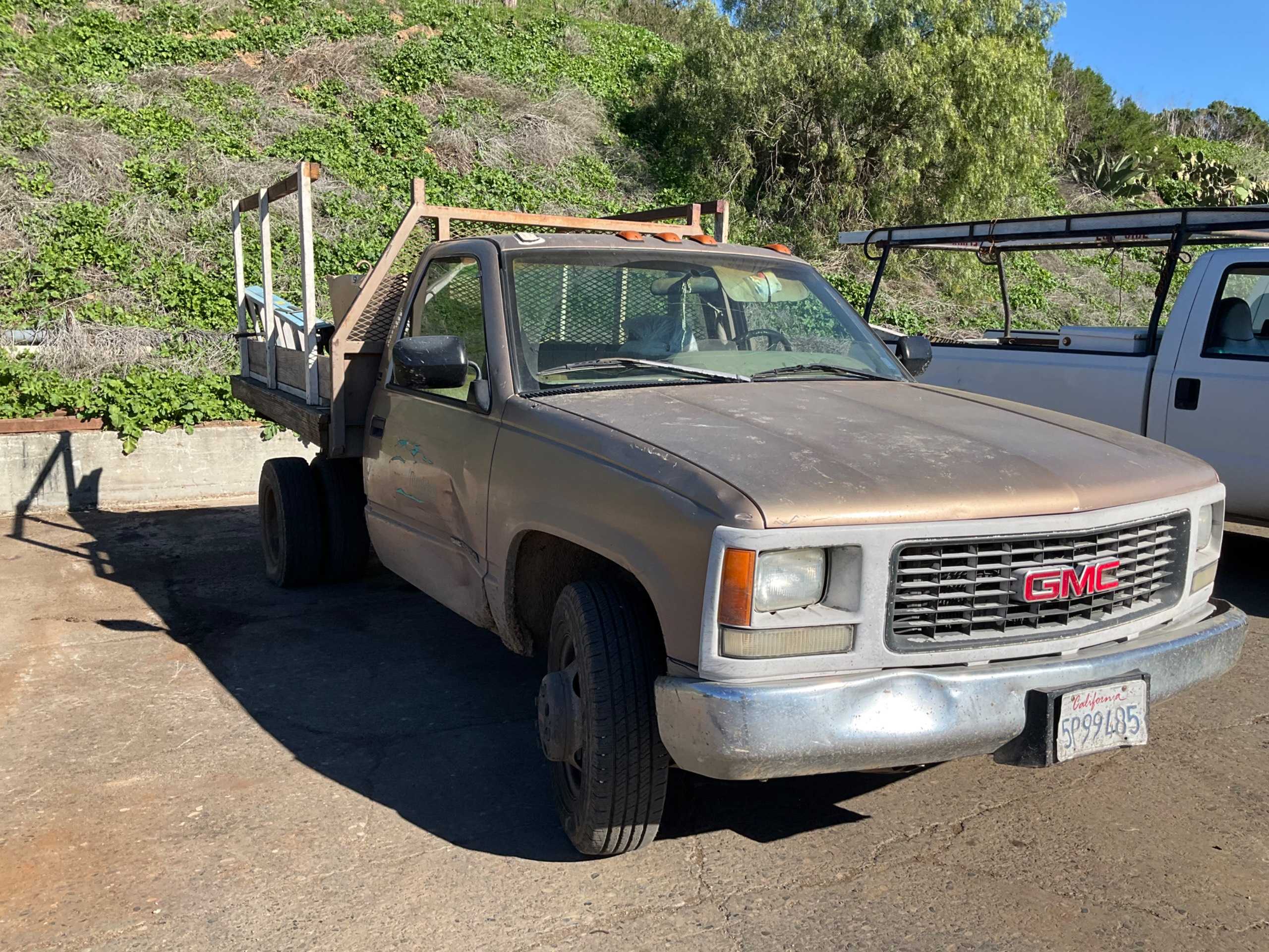 GMC 3500 DUMP TRUCK