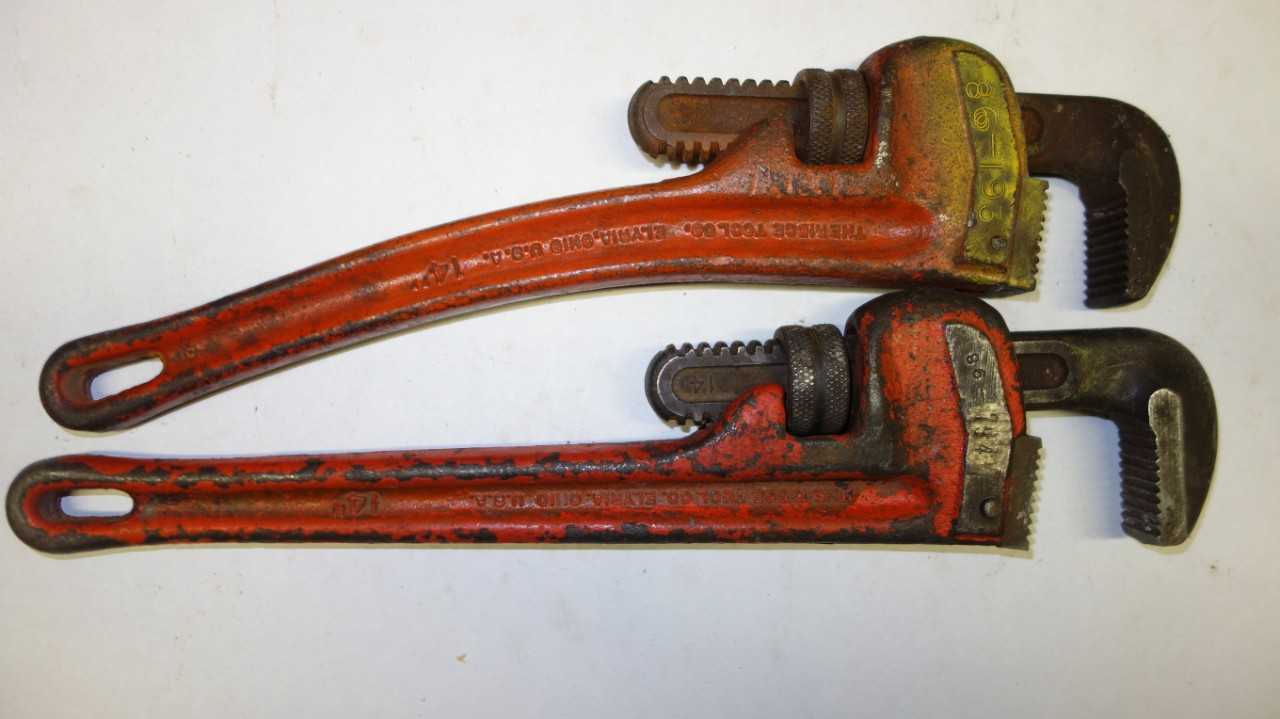 LOT OF 6 ASSORTED 14 IN ADJUSTABLE PIPE WRENCHES - HAND TOOLS