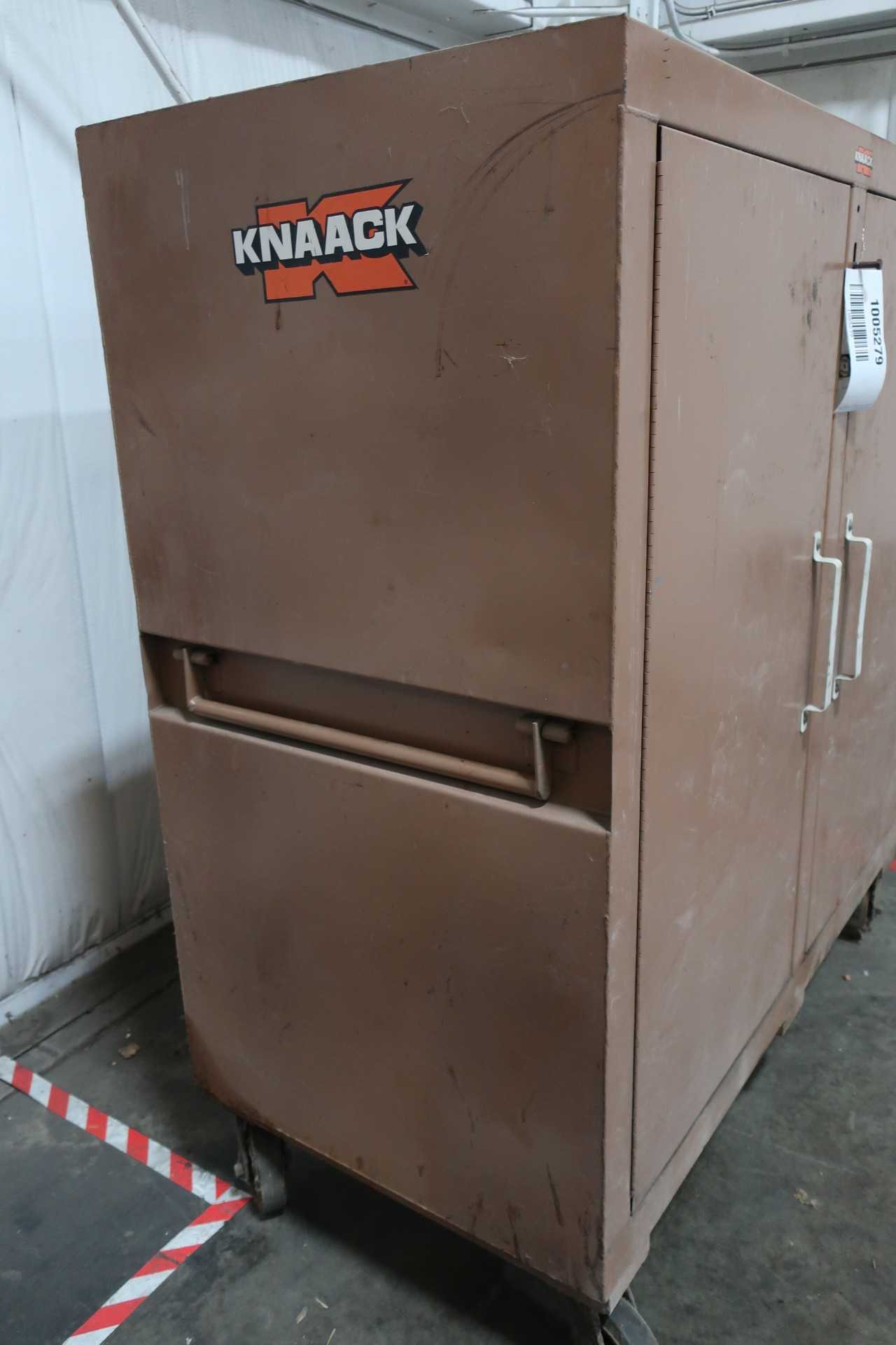 KNAACK DOUBLE SIDED 2 DOOR LOCKING TOOL CABINET AND ASSORTED HAND TOOLS - TOOL STORAGE