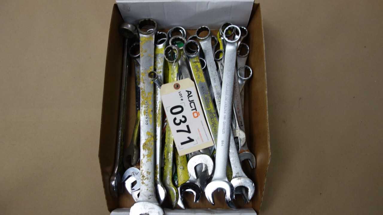 ASSORTED LOT OF DOUBLE ENDED CRESCENT HAND WRENCHES PROTO SNAP-ON ARMSTRONG 9/16 IN TO 1-3/8 IN - HAND TOOLS