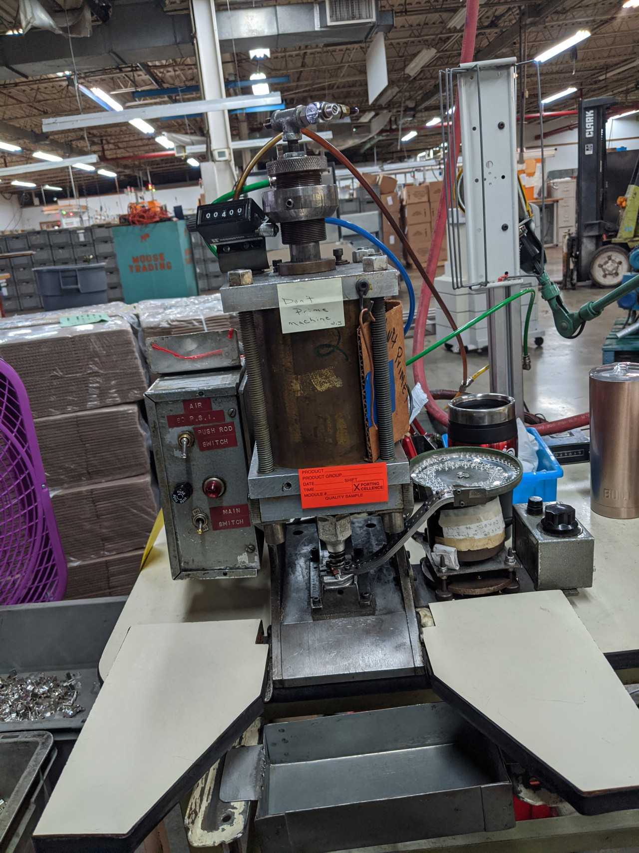 P226 Riveter Thomson with vibratory feeder bowl - PROCESS EQUIPMENT P226 Riveter Thomson with vibratory feeder bowl - PROCESS EQUIPMENT