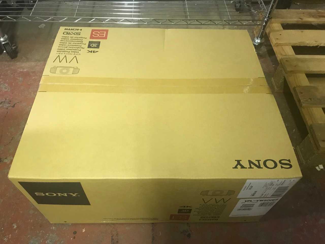 Sony VW500ES Projector - As new - MISCELLANEOUS