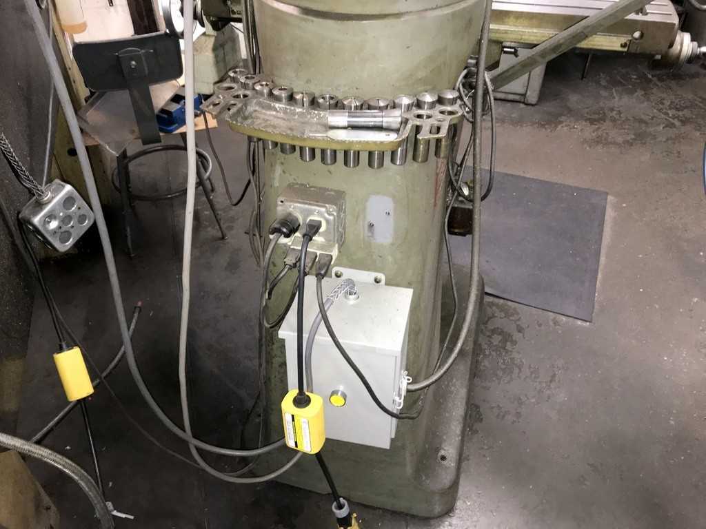 Bridgeport Vertical Milling Machine - CNC MACHINING CENTERS