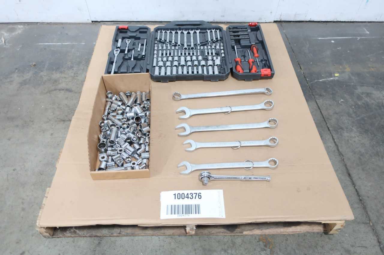 CRESANT SOCKET SET WITH ASSORTED SOCKETS,WRENCHS AND RACHETS - HAND TOOLS