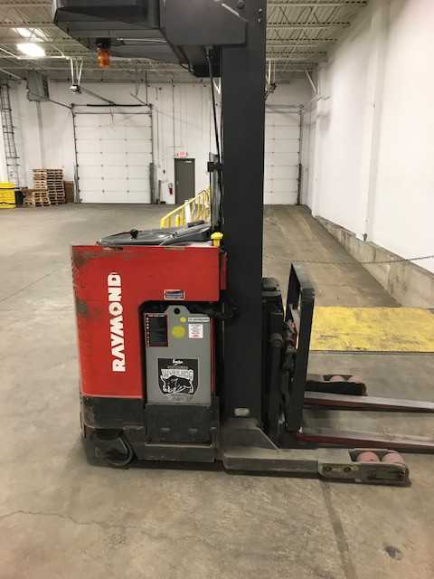 1998 Raymond EASIR40TT reach truck, Troy, MI - MATERIAL HANDLING 1998 Raymond EASIR40TT reach truck, Troy, MI - MATERIAL HANDLING