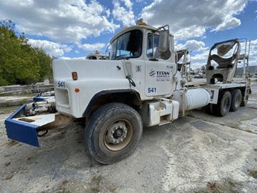 2003 MACK 600 DM600 READYMIX CONCRETE MIXER TRUCK - MIXER TRUCKS