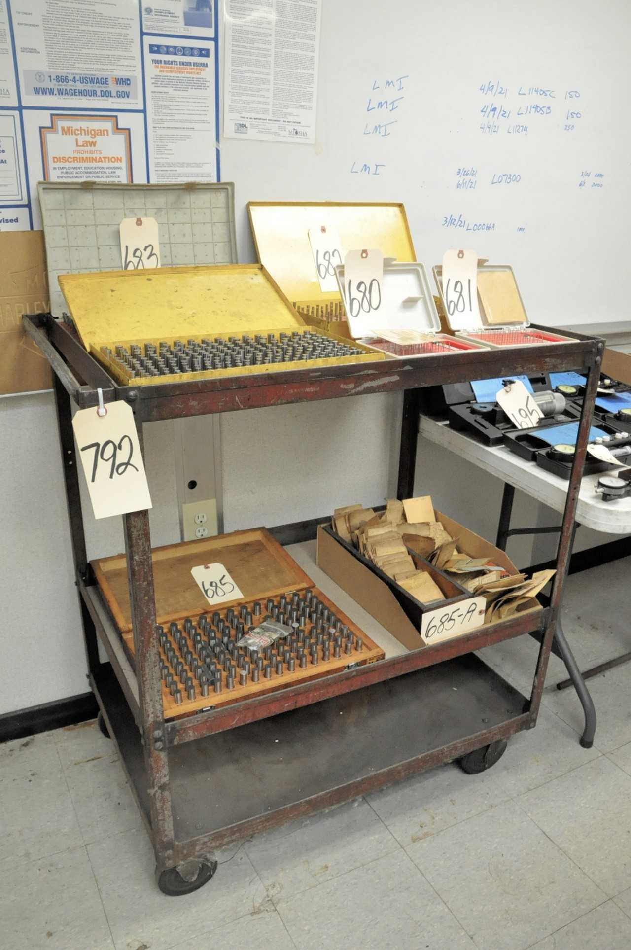 1 Bench 2 Desks and 2 Bookcases - MATERIAL HANDLING