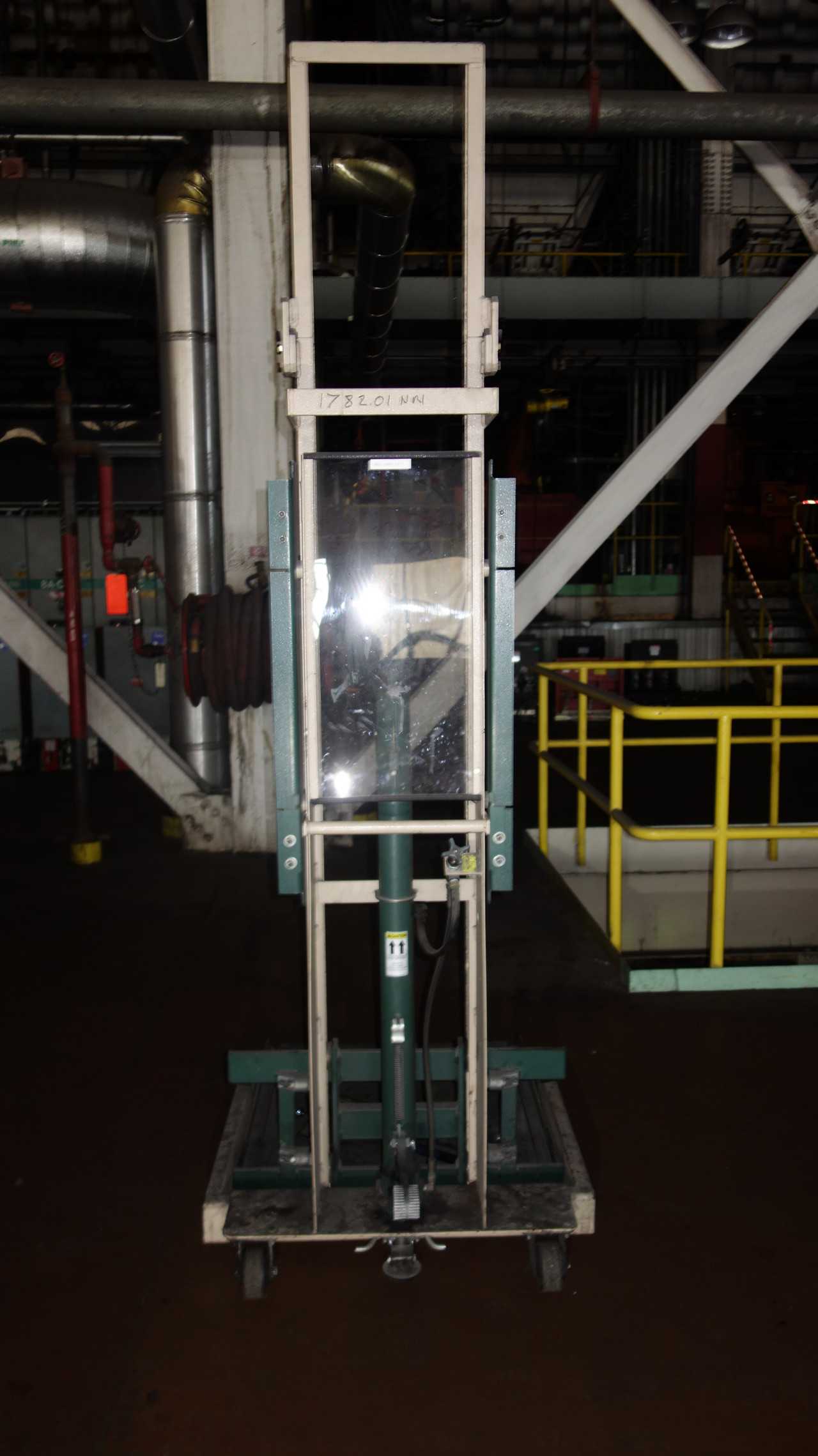 BEECH 1000LB MANUAL SWITCHGEAR LIFT TRUCK - INDUSTRIAL PARTS