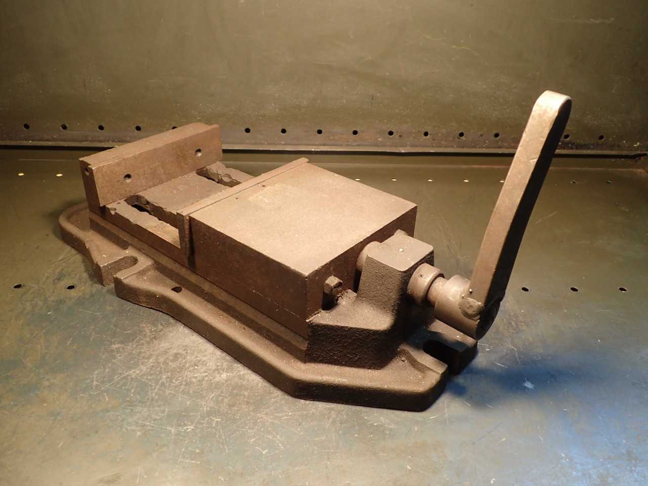 6-1/2" Mill Milling Machinist Vise: Jaws Open 5-1/4", Used in Good Condition - END MILLS