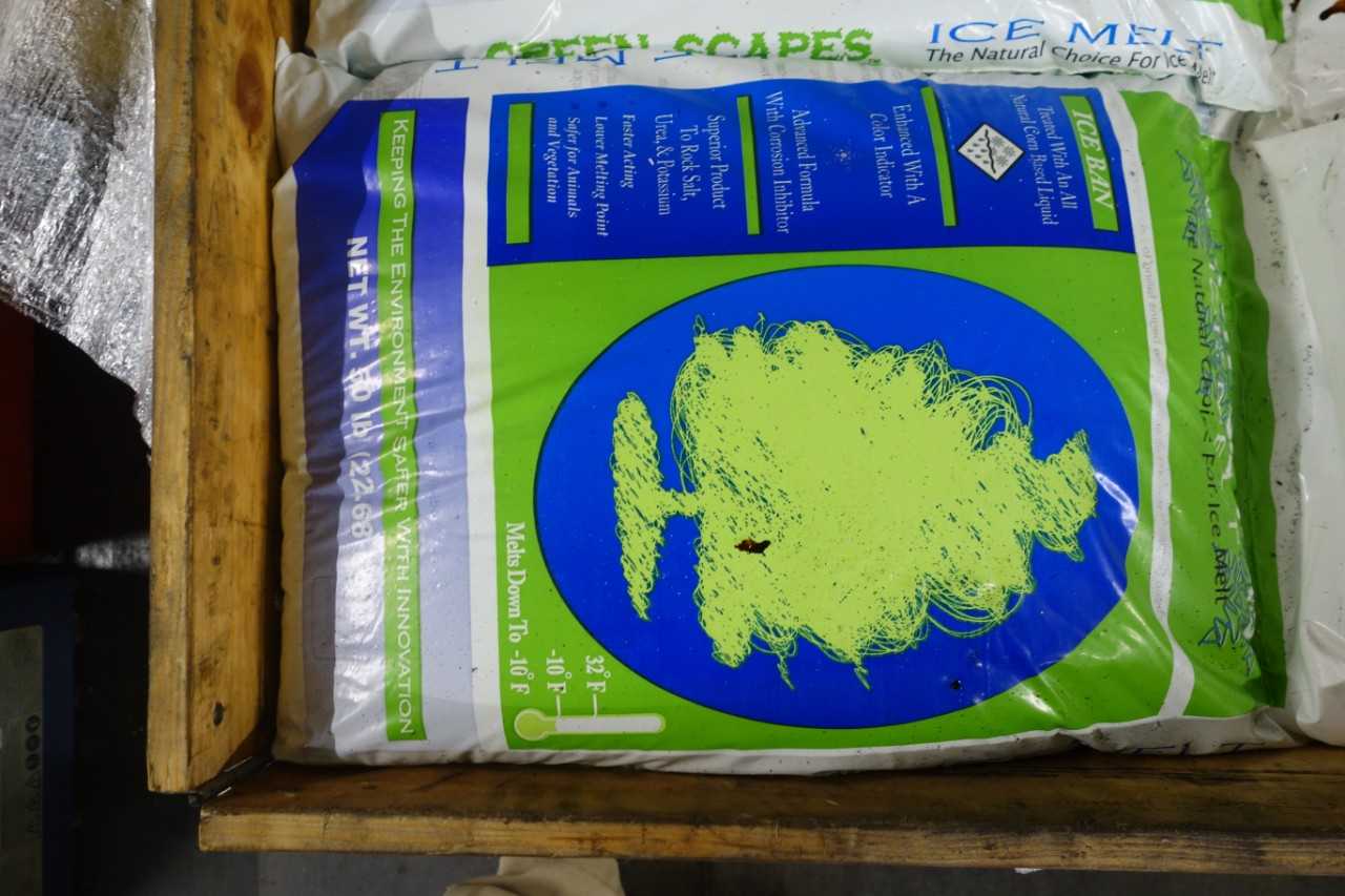 2x pallets of Green Scapes ice melter - ELECTRICAL COMPONENTS