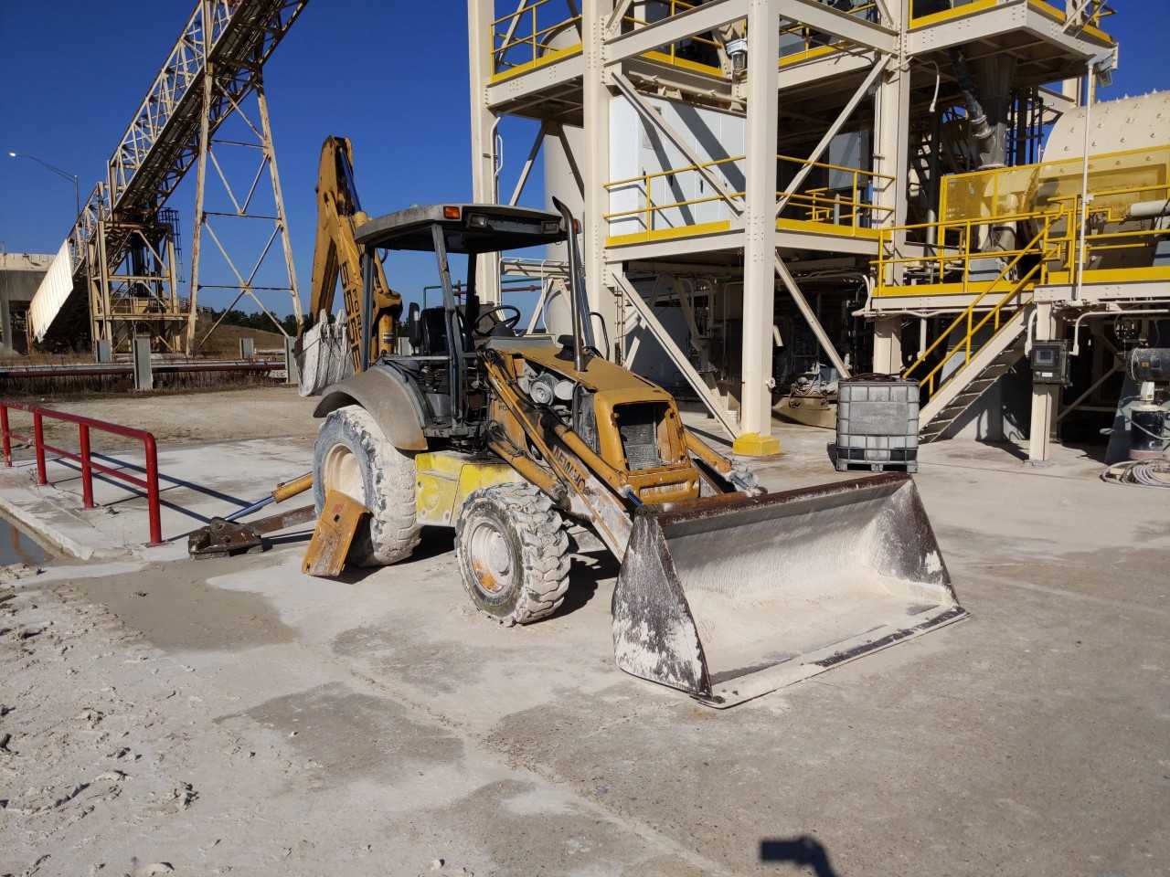 Ford 555E backhoe - BACKHOES